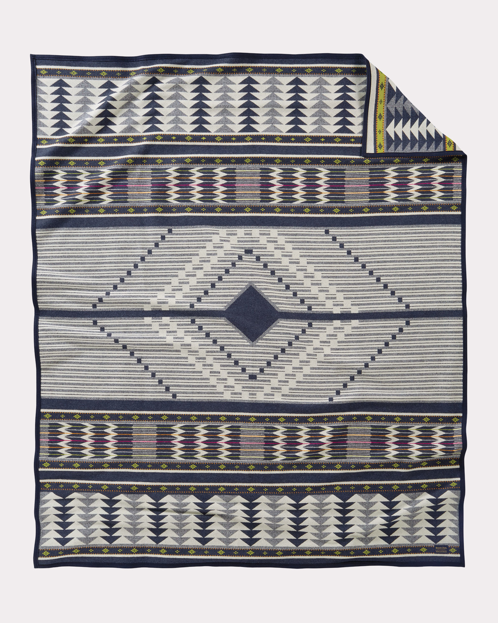 The front of the Pendleton Spirit Seeker blanket.