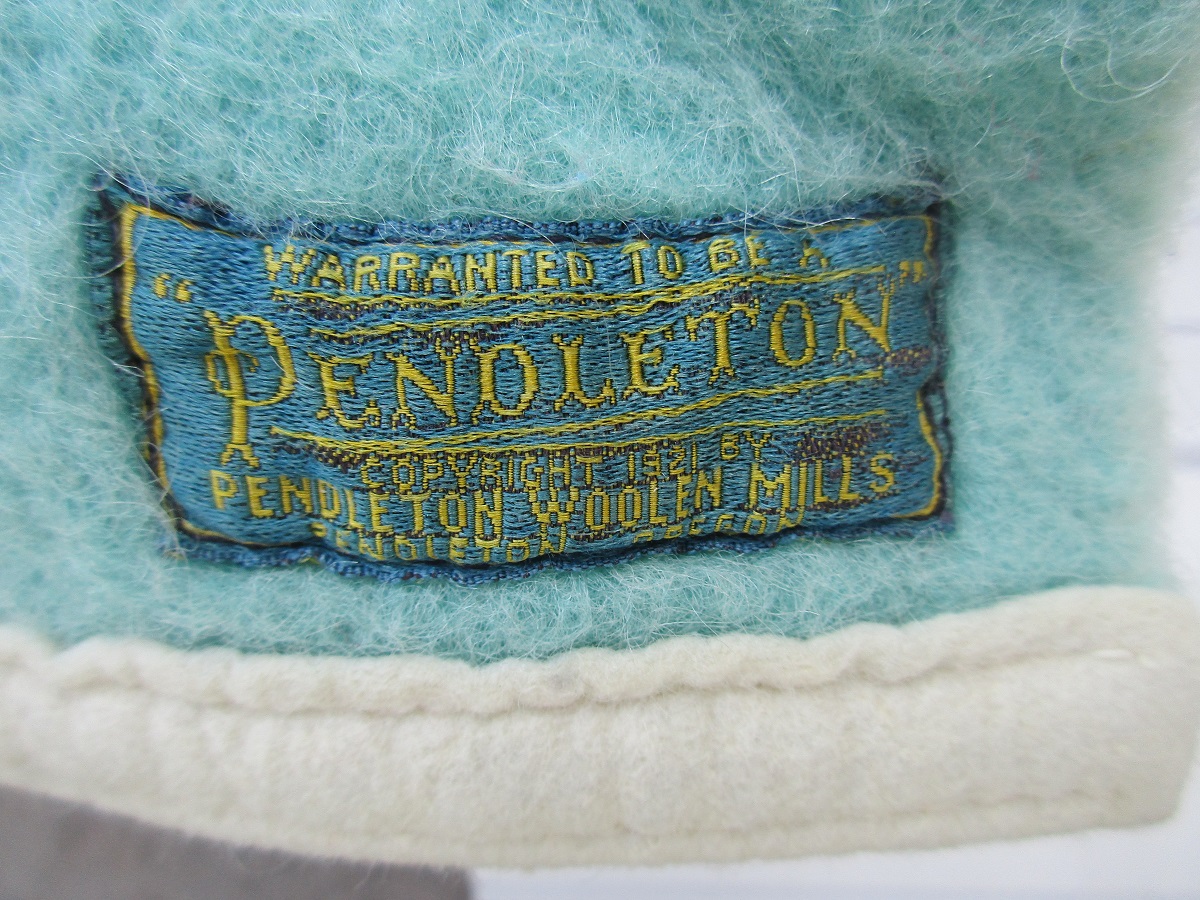 embroidered label on 1926 version of the Pendleton National Park blanket.