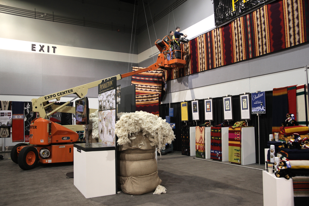 Workers attach the world's longest wool blanket to a wall