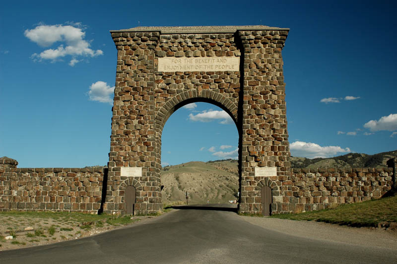 Yellowstone north Gate Wikicommons