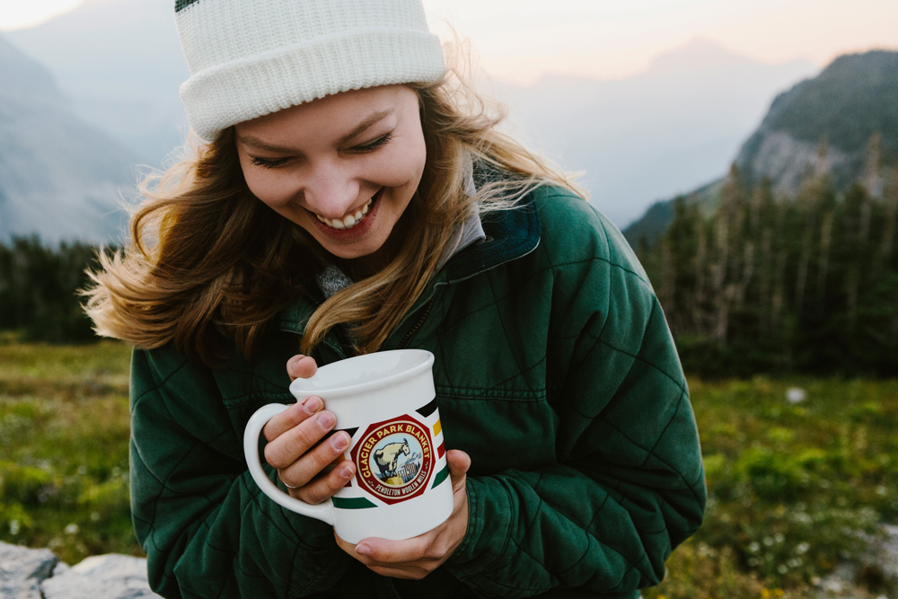 Irey_A woman wearing a knitted cap and holding a coffee cup