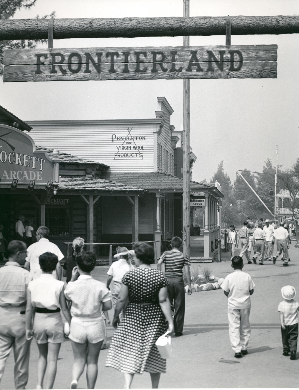 A photo from the Pendleton archives of the Pendleton store in Disneyland: entrance near the Frontierland gate